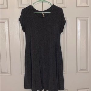 Cute flowy gray tshirt dress with pockets!!